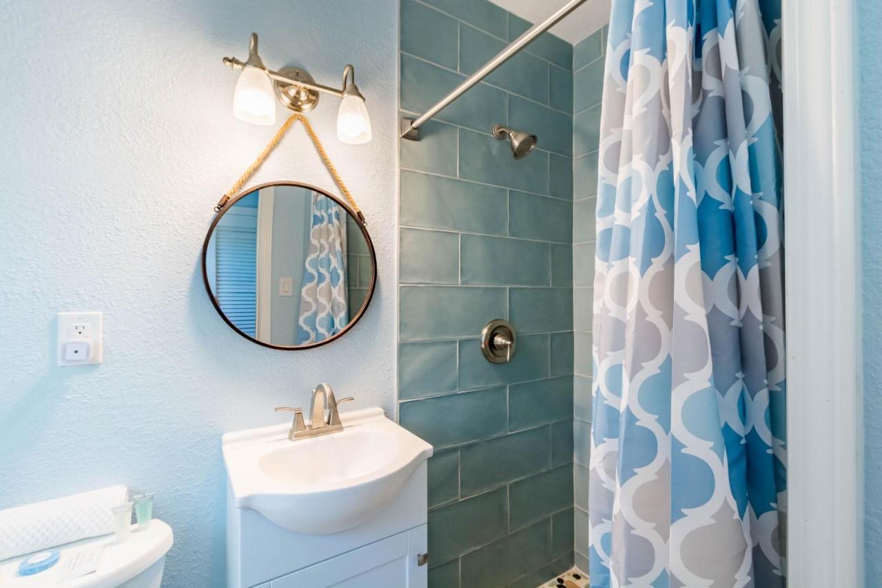 Upham Beach Inn St. Pete Beach Bagian luar foto