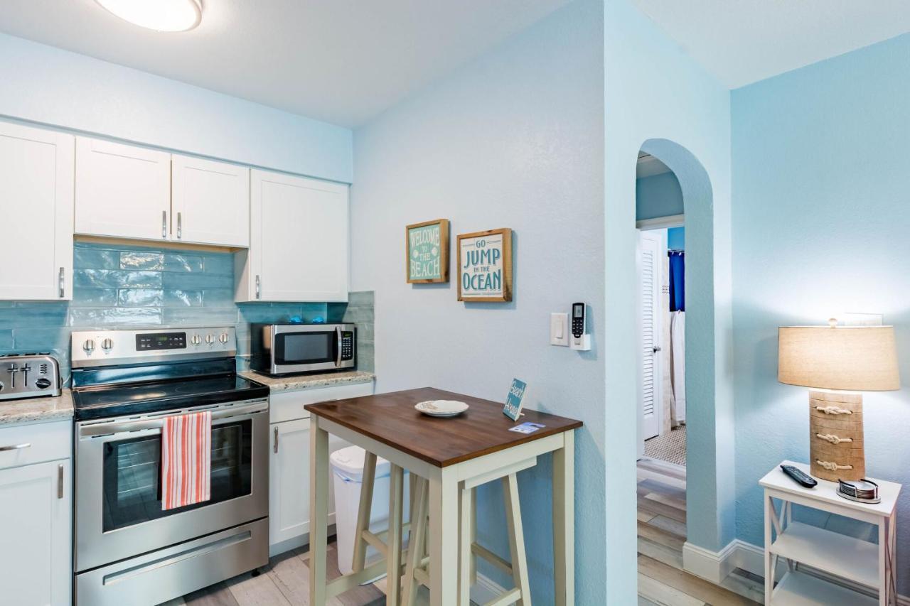 Upham Beach Inn St. Pete Beach Bagian luar foto