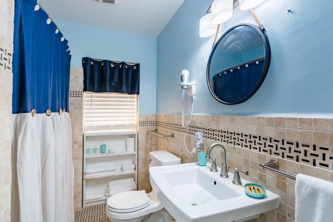 Upham Beach Inn St. Pete Beach Bagian luar foto